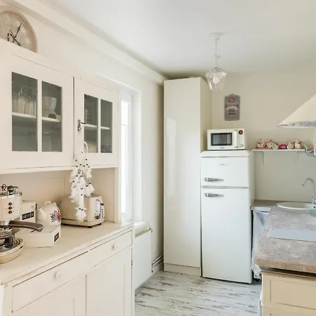 Vintage Lounge By The Sea In Apartment *