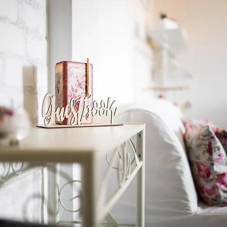 Vintage Lounge By The Sea In Apartment