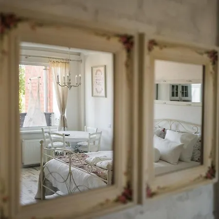 Vintage Lounge By The Sea In Apartment *